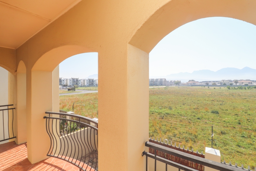 3 Bedroom Property for Sale in Gordons Bay Central Western Cape